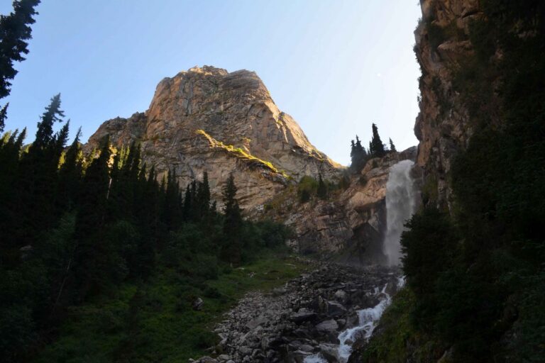 Водопад Брызги Шампанского в ущелье Барскоон
