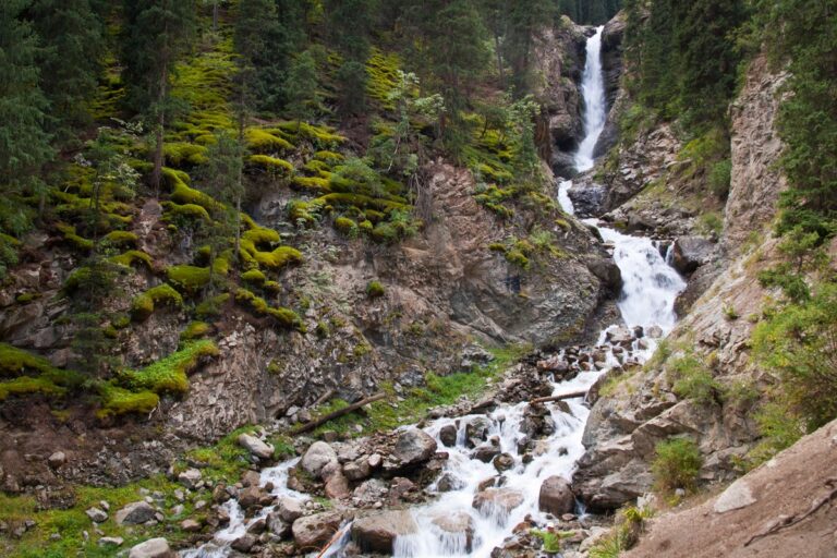 Водопад слезы Барса в ущелье Барскоон