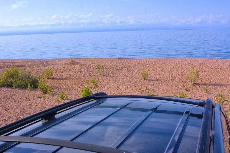 Тихий спокойный пляж Иссык-Куля