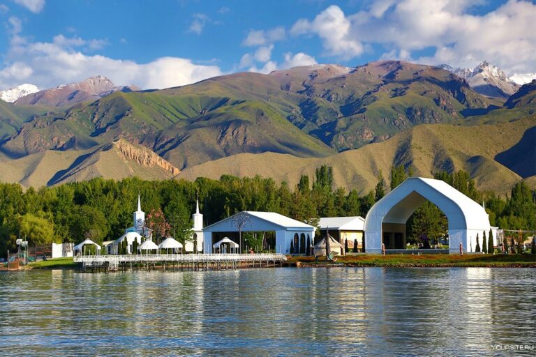 Озеро Иссык-Куль в юрточном пансионате